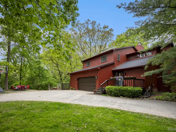 1295 Kern Rd, Oakland, MI 48363