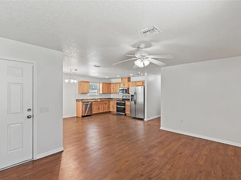 206 E Catawba St — Photo 18
