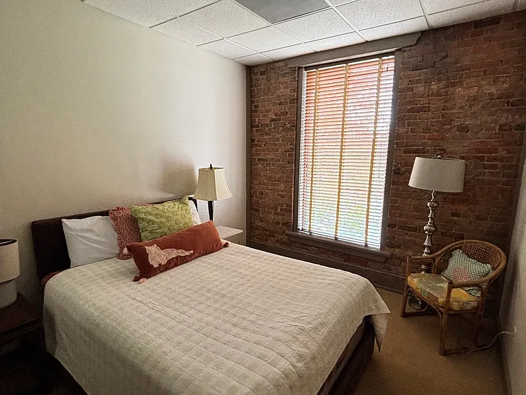 214 E Broad St #B — Photo 37
