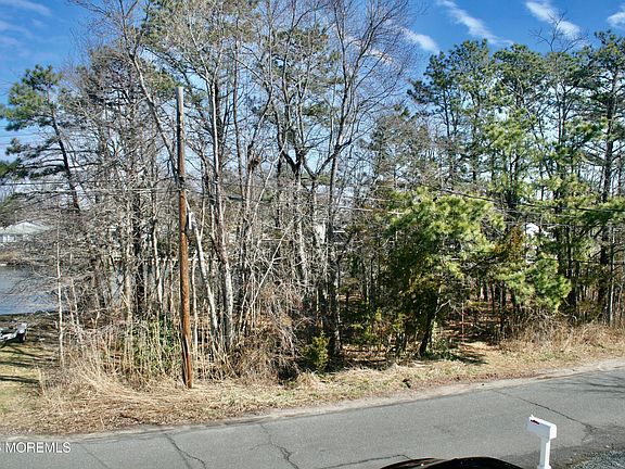 4th image of 861 Glenwood Place