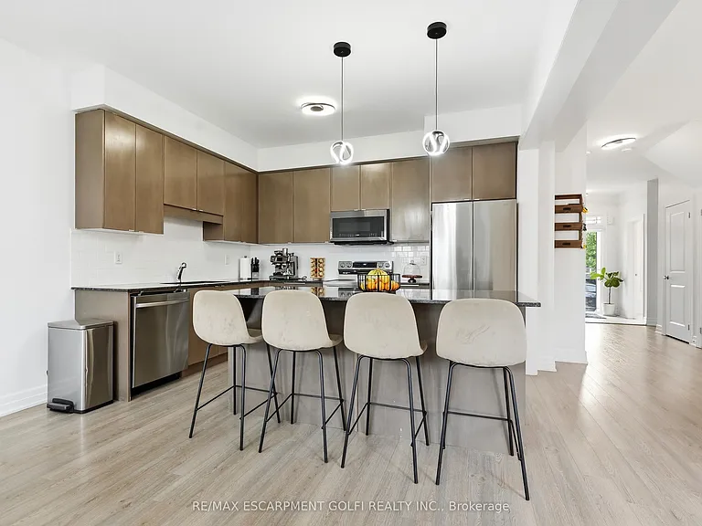 45 Dominion Cres — Photo 5
