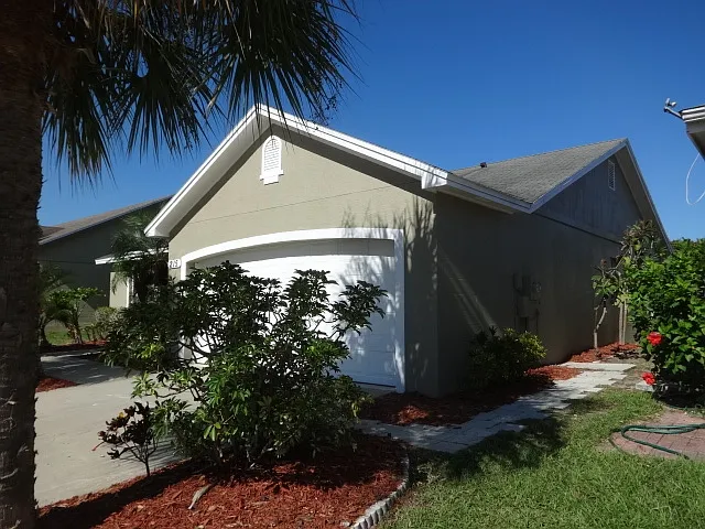 215 Lookout Dr — Photo 1