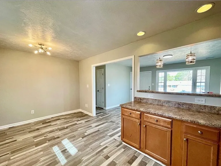 824 Fresno Dr — Photo 15