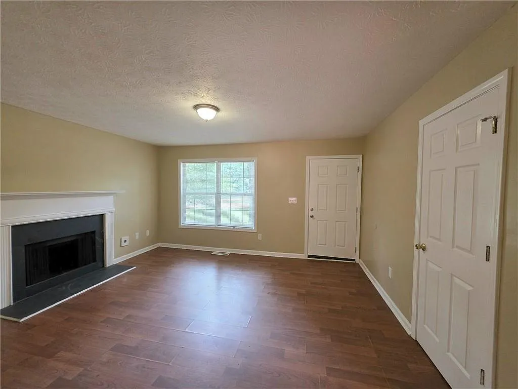 4 bed, 3.0 bath, 1736 sqft, $1,790 — Photo 4