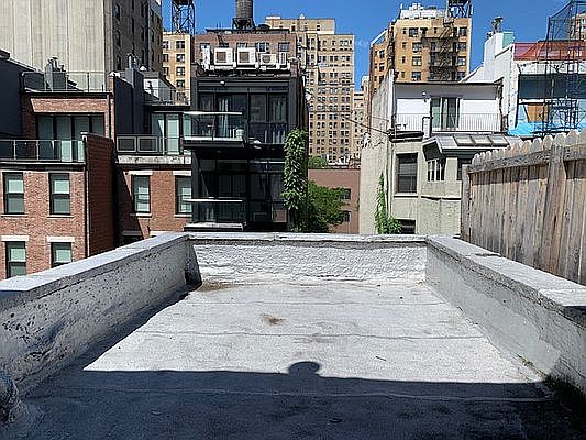 4th image of 259 W 70th St APT 4R