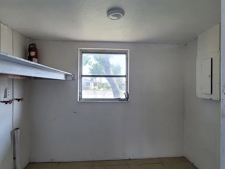 702 SE 47th St #3 — Photo 14