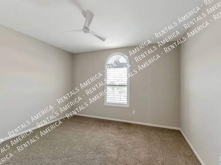7631 W Laurel Ln — Photo 5