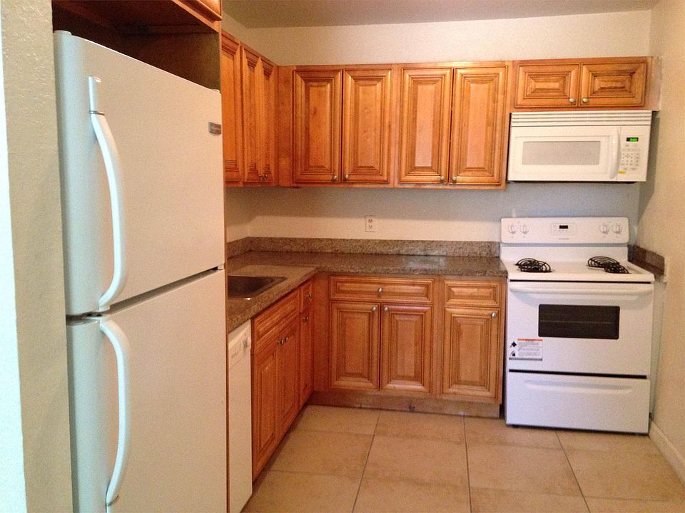 2nd image of 4198 Versailles Dr