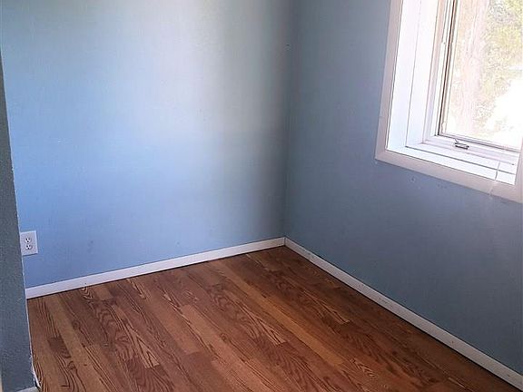 3rd image of 319 1st St