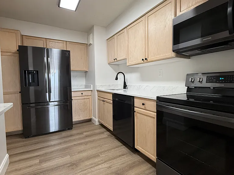 Excelsior II Apartments — Photo 12