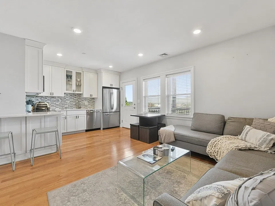 214-216 E Eagle St #5