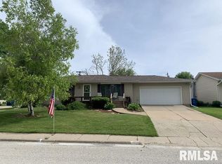 337 W Cedar Lane Dr, Walcott, IA