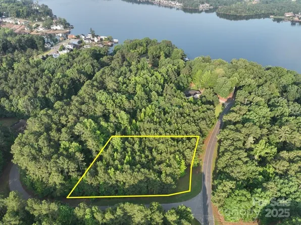 688 Deerfield Rd, Mount Gilead, NC 27306