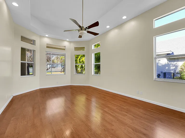 211 NW Pleasant Grove Way — Photo 10