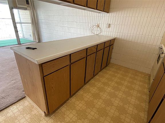 2nd image of 827 Kinau St #D601