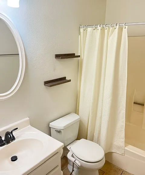 Full guest bathroom.