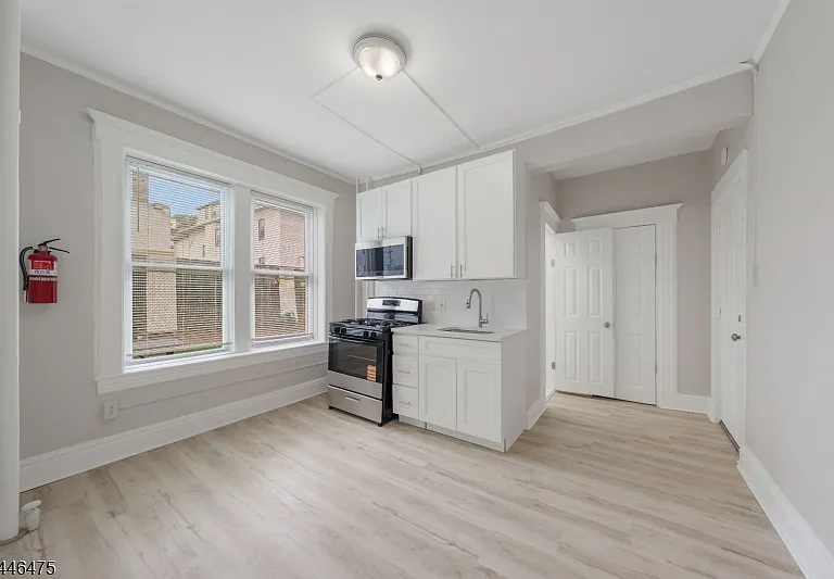 53 Henry St #A6 — Photo 1