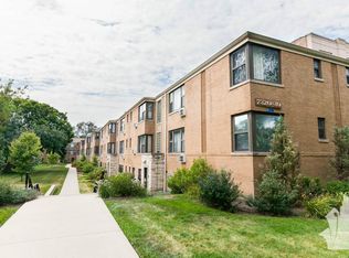 7320 N Ridge Blvd, Chicago, IL 60645