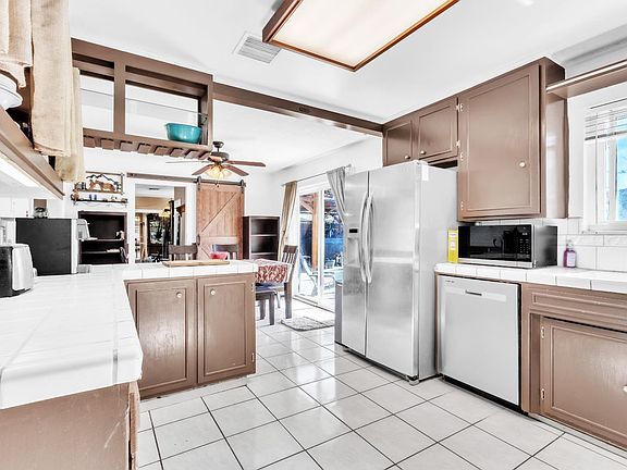 4th image of 10406 Ambassador Dr