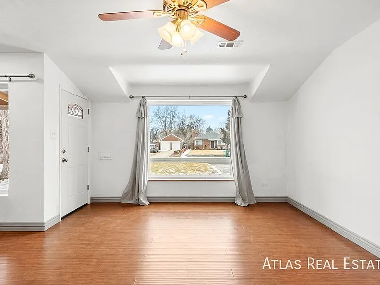 2020 N Oneida St — Photo 12