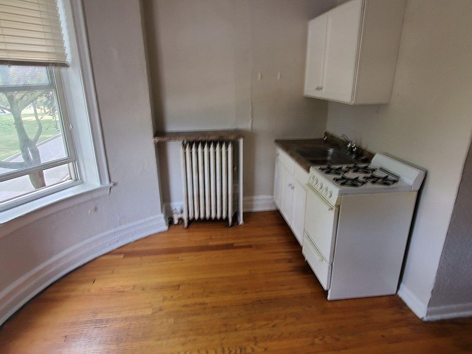 2nd image of 1946 N Humboldt Blvd #27
