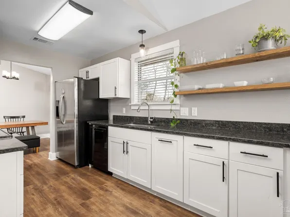 5760 Dove Dr, Pace, FL 32571