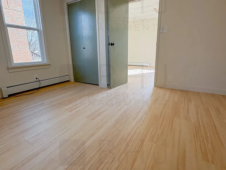 219 E Burkitt St — Photo 4