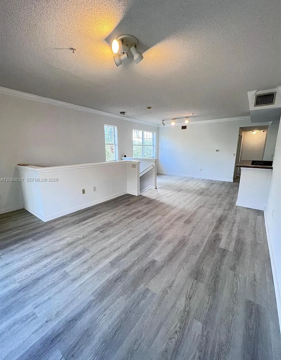 El-Ad Poinciana Condo — Photo 3