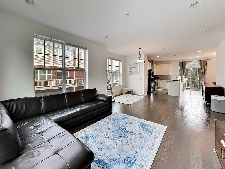 300 Capulina Ct — Photo 3