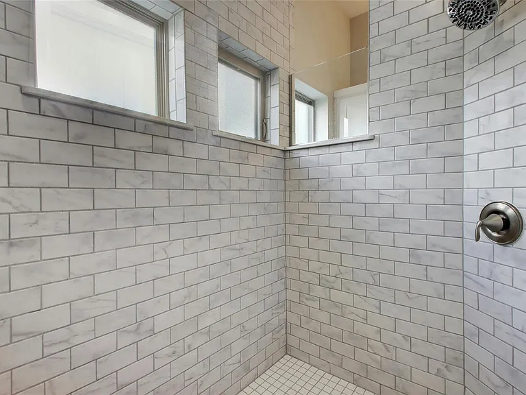 2114 Philomena St — Photo 23