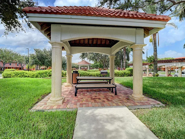 2030 Alta Meadows Ln #1208 — Photo 33