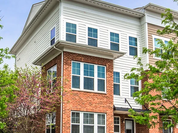 3558 Irving Pl, Woodridge, IL 60517