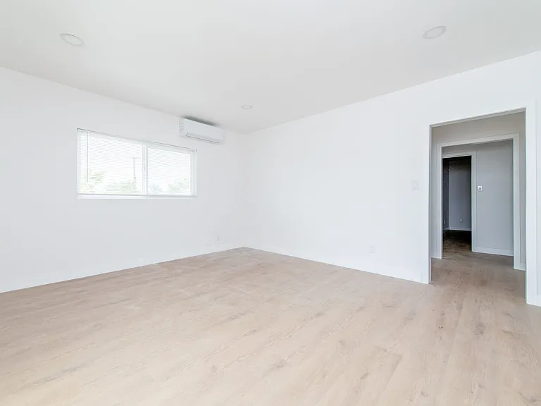 7539 Palmetto Ave #2 — Photo 4