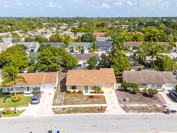 4th image of 5805 Ithaca Circle E