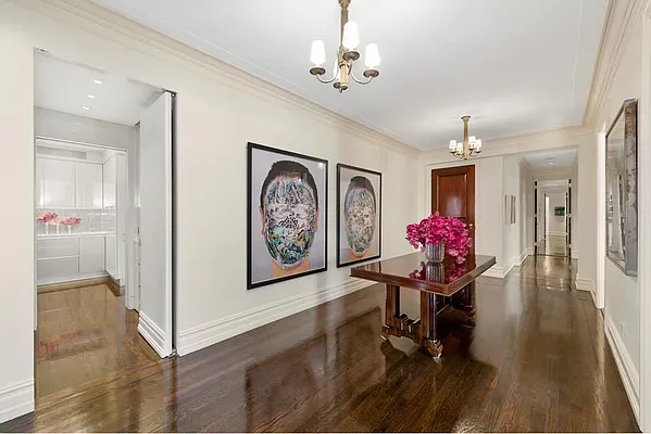 Sold by Sloane Square | media 28