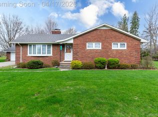 29110 Olmstead Rd, Flat Rock, MI 48134