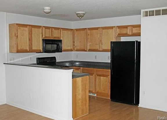 2nd image of 13 Eden Park Dr