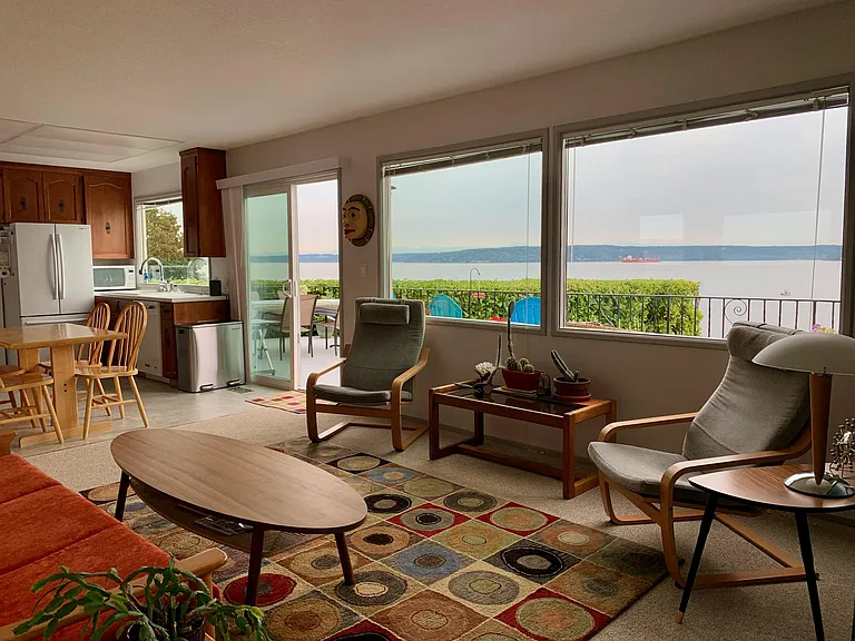 Living Room - Facing West
