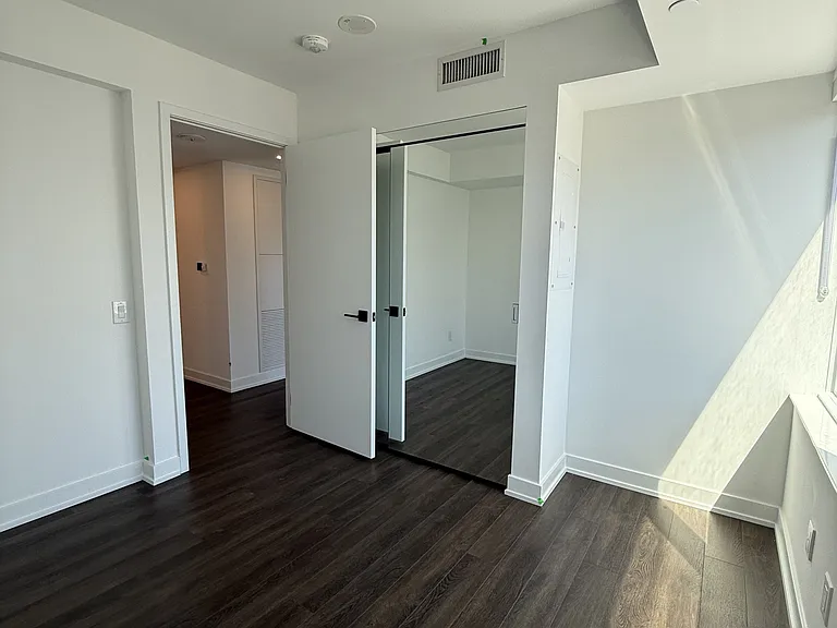 609 Sherbourne St — Photo 5