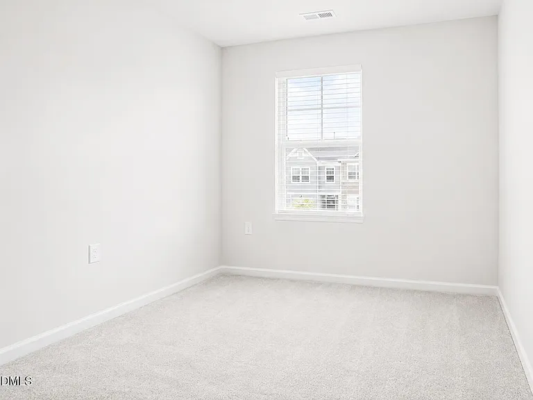 225 Peebles Dr — Photo 6