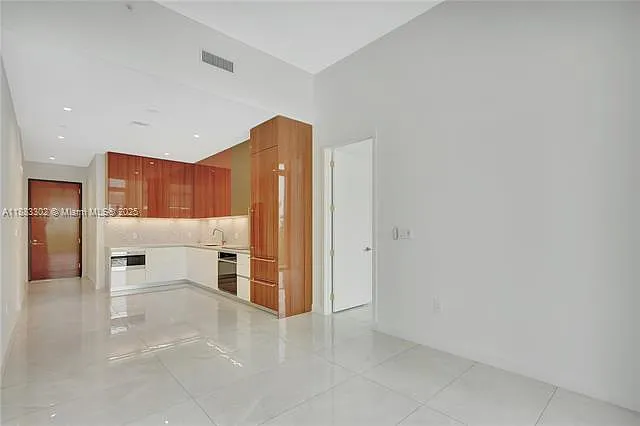 Mr. C Residences Condos — Photo 3
