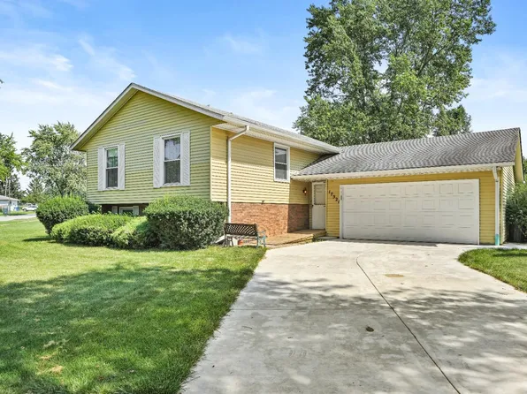 17521 Willowbrook Dr, Lowell, IN 46356