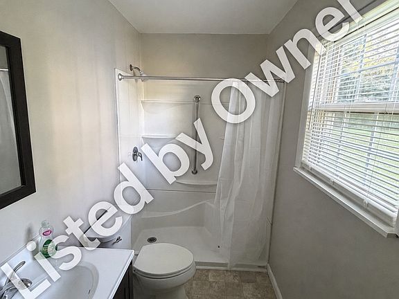2nd image of 148 S Bohemia Ave