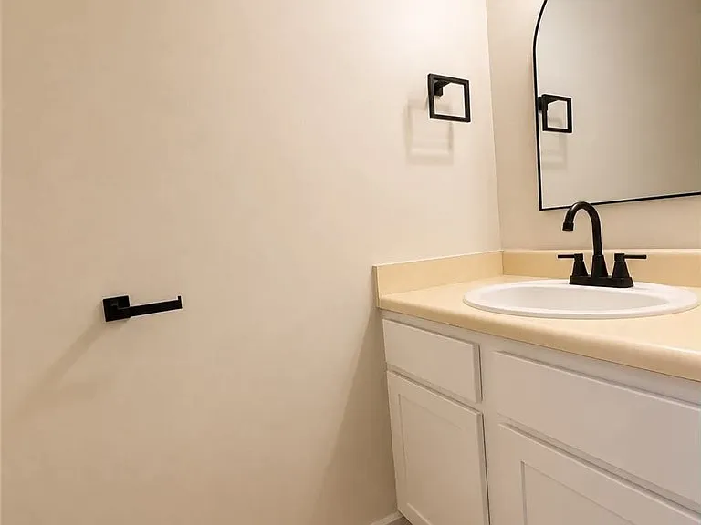 1422 Tangora Ln — Photo 6
