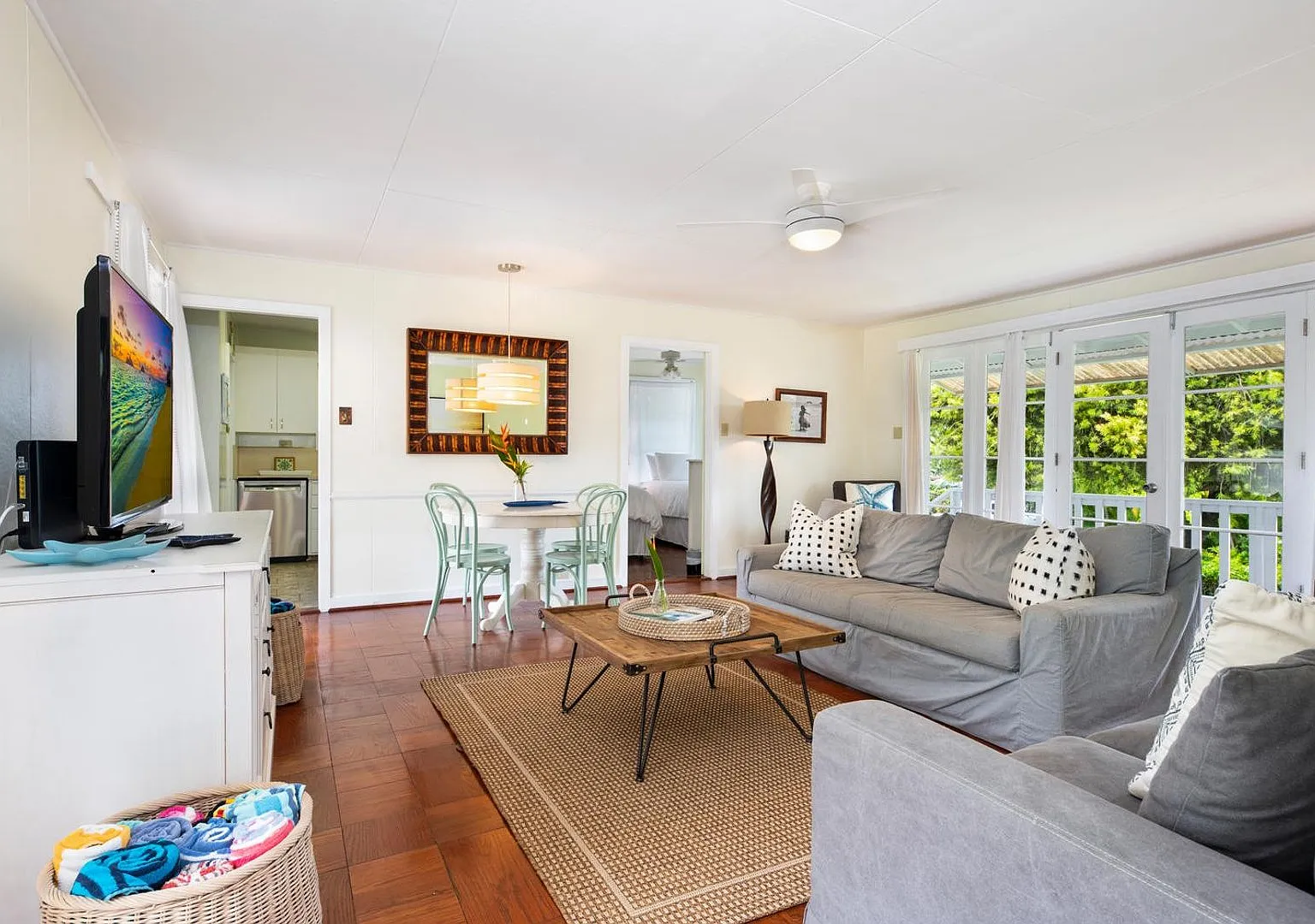 3bd/2ba Beachy Charm Home w/Private Pool & Close Walk to beach. Lanikai Cottage — Photo 3