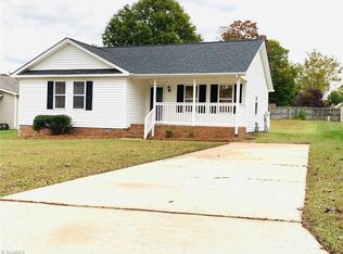 1424 Old Hickory Dr, Greensboro, NC 27405