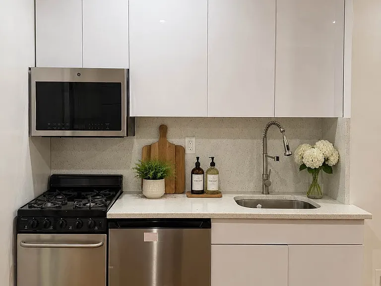 112 W 73rd St #3-W — Photo 3