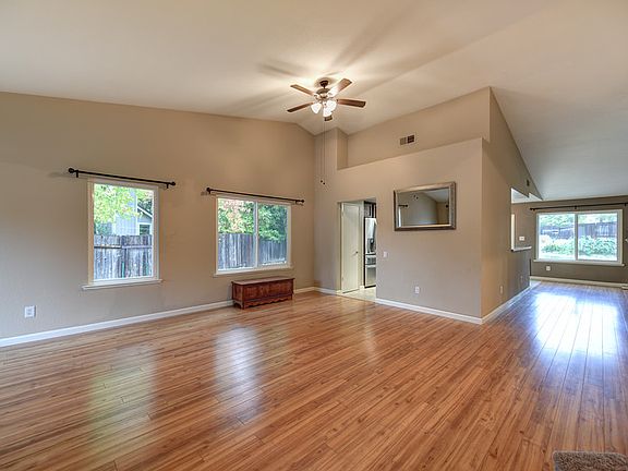 4th image of 9015 Kirsten Ct