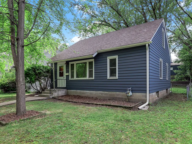 3430 Taylor St NE — Photo 1