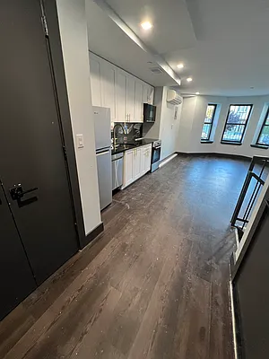 Rented by Delmark Realty LLC | media 46